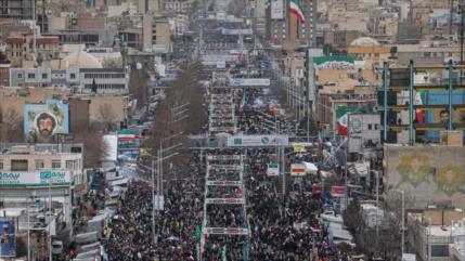 Irán ratifica unidad y rechaza amenazas en aniversario de su Revolución