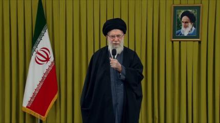 Líder de Irán: Pueblo desesperó a enemigos en aniversario de Revolución