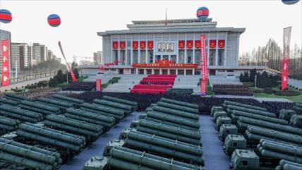 Kim presenta novedosa arma capaz de “reducir un objetivo a cenizas”