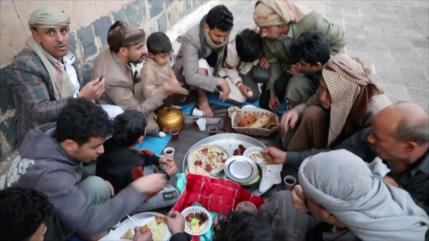 Comunidades islámicas disfrutan la ruptura del ayuno en Yemen
