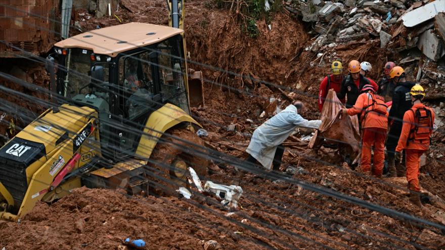 En fotos: Rescatistas buscan desaparecidos tras temporal en Brasil