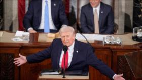 Trump da discurso anual en medio de protestas y boicot en Congreso