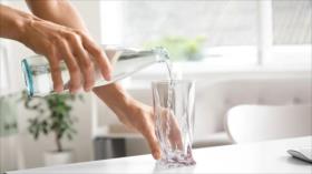 ¿Beber agua caliente ayuda a perder peso?