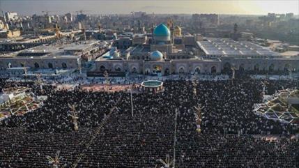 Iraníes reiteran su lealtad al Líder mártir en el Eid al-Fitr 