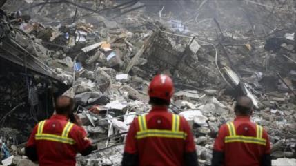 960 personas rescatadas con vida de entre los escombros en Teherán