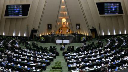 Parlamento iraní y líderes globales repudian ataque de Trump al Papa
