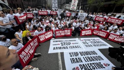 EEUU: Policía arresta a 100 activistas contrarios a guerra de Irán