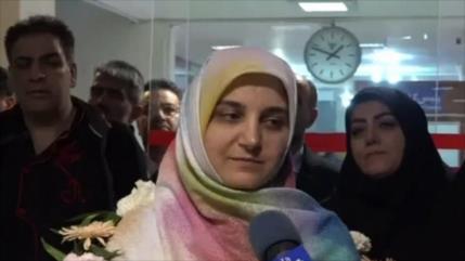 Académica iraní presa en Francia por postura anti-genocidio regresa a su país