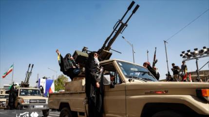 Defile de mujeres iraníes en Teherán; todas listas para sacrificar vida por patria