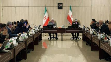 Vicepresidente de Irá repudia posturas “infantiles y variables” de EEUU