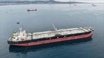 Escoltado por Armada, petrolero iraní burla bloqueo de EEUU y entra en Irán