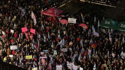 Miles de israelíes piden ‘derrocar al dictador’ Netanyahu en Tel Aviv