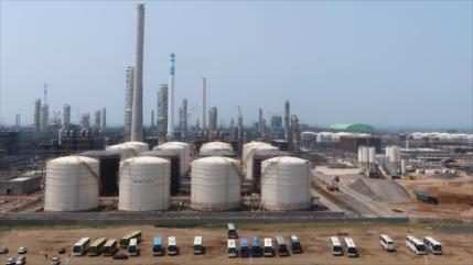 Pekín tacha de “abusivas” sanciones de EEUU a refinerías en China