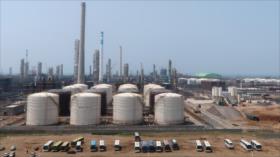 Pekín tacha de “abusivas” sanciones de EEUU a refinerías en China