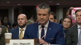 Criminal de guerra: Abuchean a Hegseth en audiencia del Pentágono