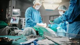 Cirujano iraní realiza una extirpación de vesícula biliar sin anestesia