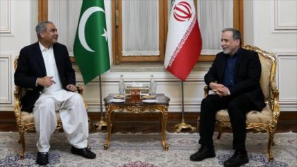 Canciller iraní rechaza posturas contradictorias y ambiciosas de EEUU