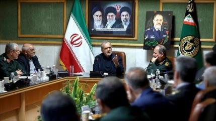 Pezeshkian: Enemigo quedó sorprendido por capacidad de FFAA de Irán 