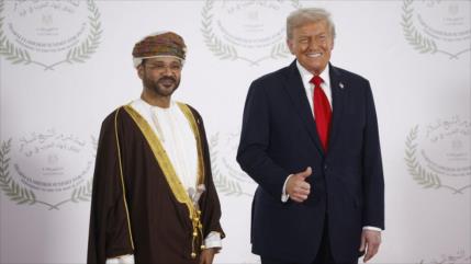 Trump amenaza a Omán por estancamiento en el estrecho de Ormuz