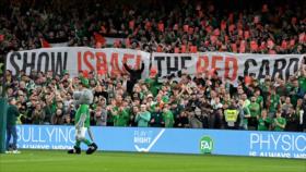 Protesta de aficionados irlandeses interrumpe partido contra Catar