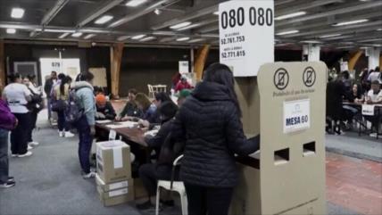 Colombianos acuden a las urnas para elegir a su próximo presidente