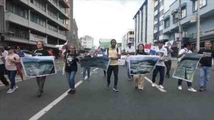 Panameños protestan contra planes para reactivar la minería en Donoso