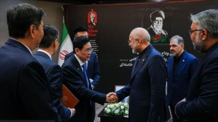 Pekín reafirma su compromiso de reforzar lazos estratégicos con Irán