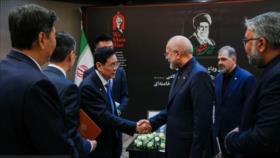 Pekín reafirma su compromiso de reforzar lazos estratégicos con Irán