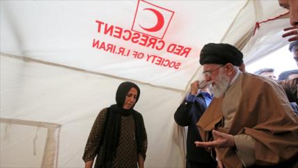 Fotos históricas: Visita del ayatolá Jamenei a zonas afectadas por sismo en Kermanshah