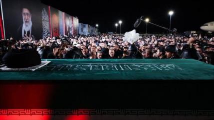 Multitud de iraquíes en Nayaf da último adiós al Líder mártir iraní 