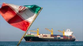Irán lanza disparo de advertencia contra dos barcos en Ormuz 