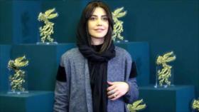 Actriz iraní gana el premio en el Festival de OCS y lo dedica a mártires de Minab