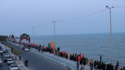 Iraníes forman cadena humana en la costa del Golfo Pérsico