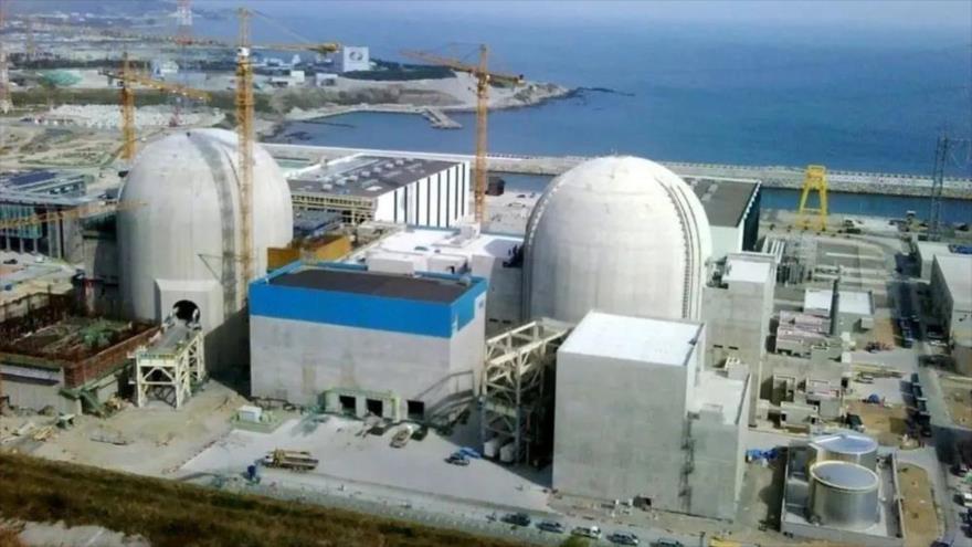 Vista general del emplazamiento de la central nuclear de Darjoveyn, en construcción, junto al río Karun, en el suroeste de Irán.