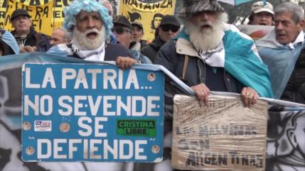 Jubilados argentinos protestan contra las políticas de Milei