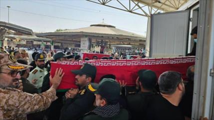 Irán recibe cuerpos de miembros del CGRI asesinados en ataque EEUU-Riad en Irak