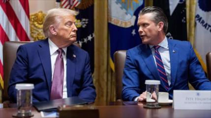 Trump, indignado, confronta a Hegseth por escasez de municiones
