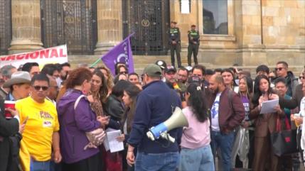 Colombianos protestan ante la posesión presidencial