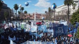 Miles peregrinan por trabajo en Argentina