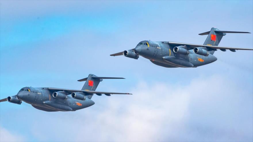 China adapta sus aviones de transporte para funciones de combate