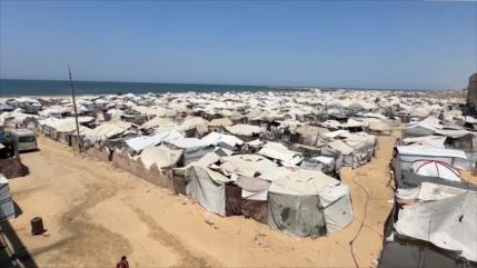 Desplazados en Gaza, entre el calor extremo y la amenaza del invierno