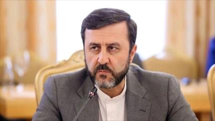 Irán responde a Trump: “Corregiremos sus delirios sobre Ormuz”