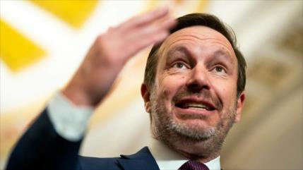 Senador Murphy: Trump recurre a sanciones tras derrota ante Irán