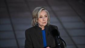 Clinton admite que EEUU enfrenta escasez de armas tras guerra contra Irán