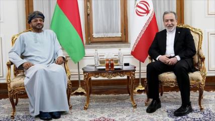 Irán y Omán crean un corredor marítimo temporal en el estrecho de Ormuz - Noticiero 22:30