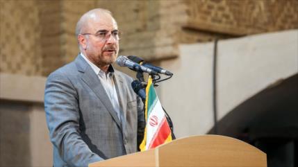 Qalibaf se burla de Bessent: su “Día D” terminó en “Día del Payaso”