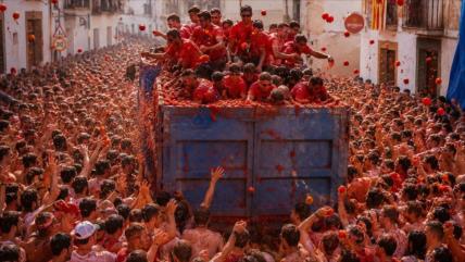 La Tomatina reúne a más de 20 000 personas en España