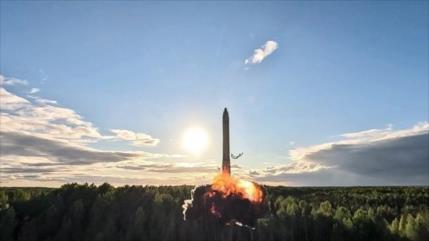 Rusia prueba con éxito un misil balístico intercontinental