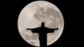 Las mejores imágenes del eclipse parcial de Luna en todo el mundo