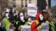 Manifestantes enmascarados marchan en Buenos Aires contra Peter Thiel